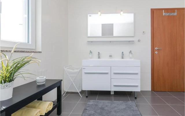 Four-Bedroom Holiday Home in Suhovare