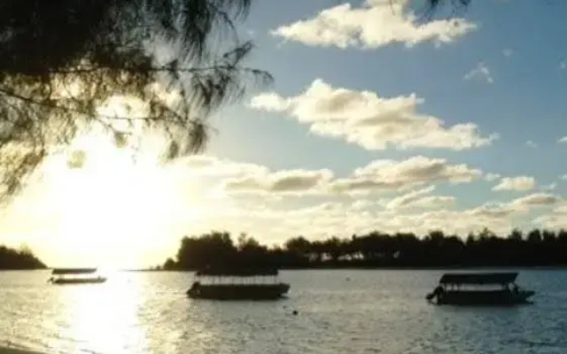 Muri Shores