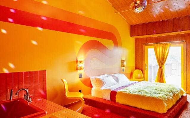 The Dive Motel & Swim Club