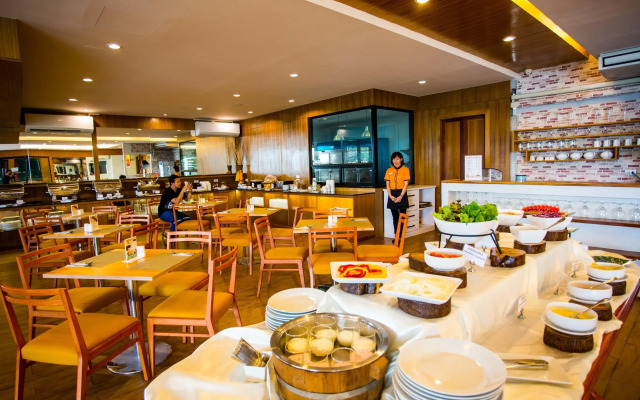 Crystal Jade Hotel