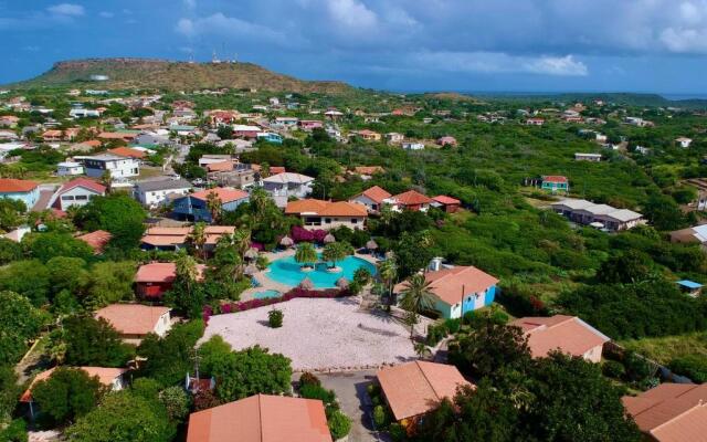 Tropical bungalow in Seru Coral Resort Curacao with beautiful gardens, privacy and large pool