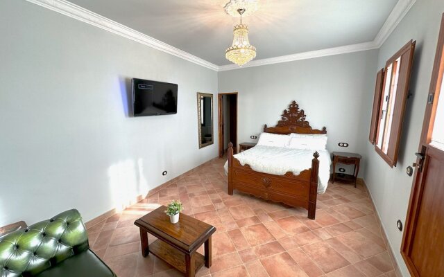 Masia Can Viver - Olive oil tourism B&B