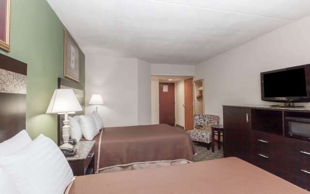 Howard Johnson Hotel by Wyndham Newark Airport