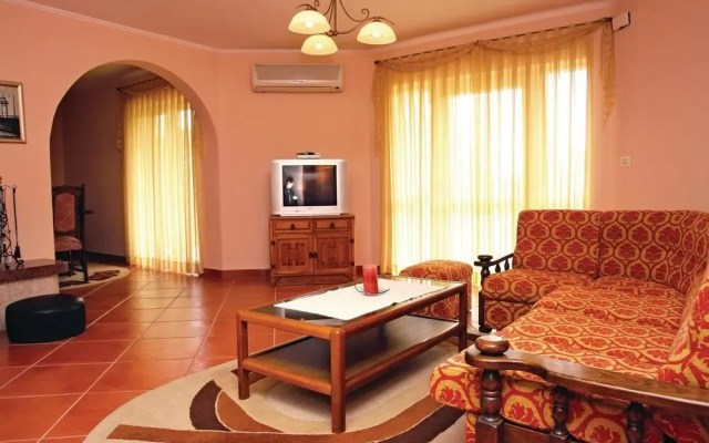 Awesome Apartment in Novigrad With 2 Bedrooms, Internet and Outdoor Swimming Pool