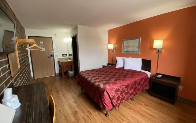 DAYS INN WAUSAU/NORTH/I-52 (Motel 6 Wausau)