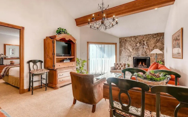 Westwind 406 2BD 2BA Gold Condo