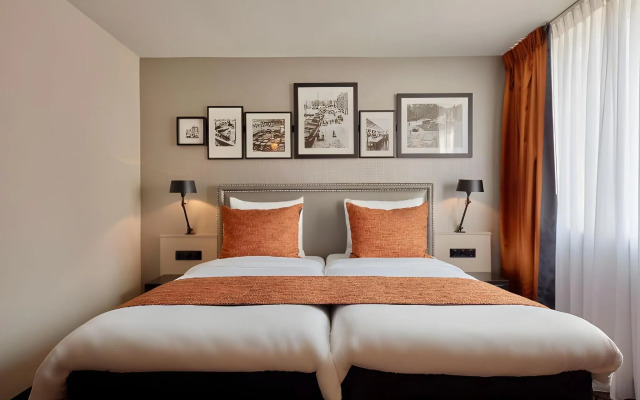 Carlton Square Hotel