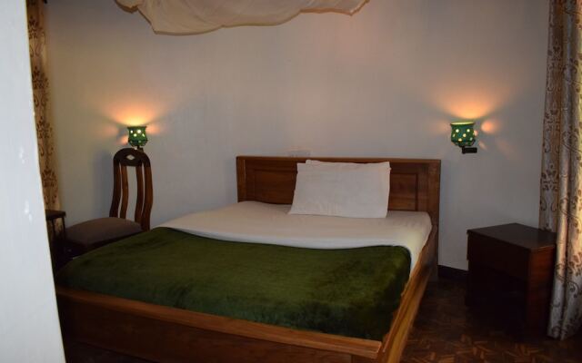 Ngorongoro Camp & Lodge