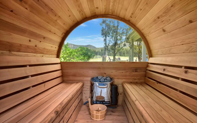 Brokenback Vineyard Luxe Homestead at Oakvale Wines