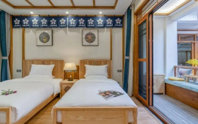 Floral Hotel · Rushuang Courtyard Lijiang