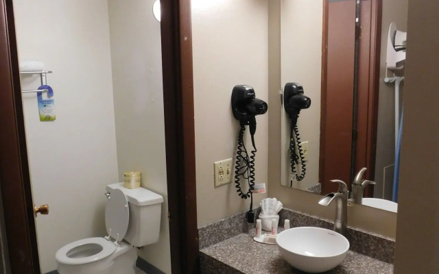 Days Inn by Wyndham West Branch Iowa City Area