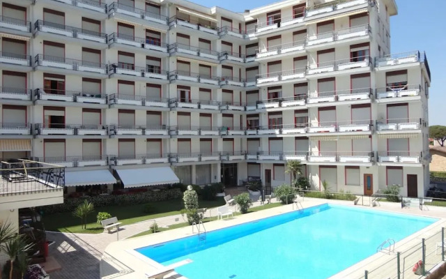 Bright Apartment by the Beach