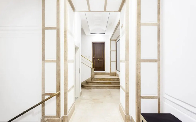 Velazquez Apartments by FlatSweetHome