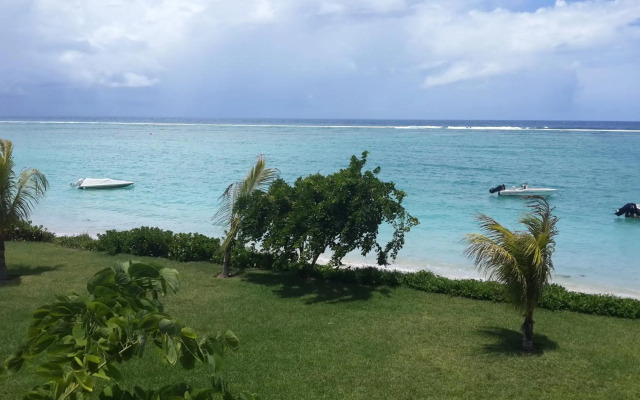 Villasun Seafront Apartment at Cap Ouest