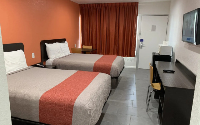 Motel 6 Englewood, FL