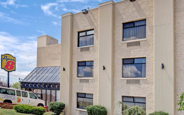 Super 8 By Wyndham Jamaica North Conduit