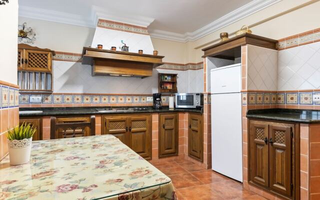 Voguish Holiday Home in Arriate with Terrace