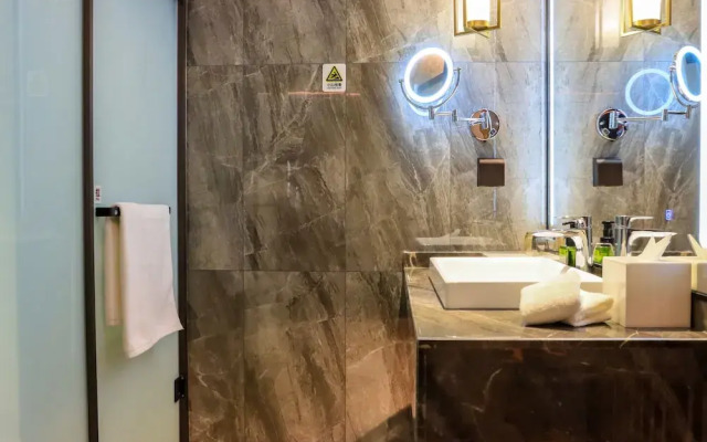 Yun-Ray Phoenix Hotel