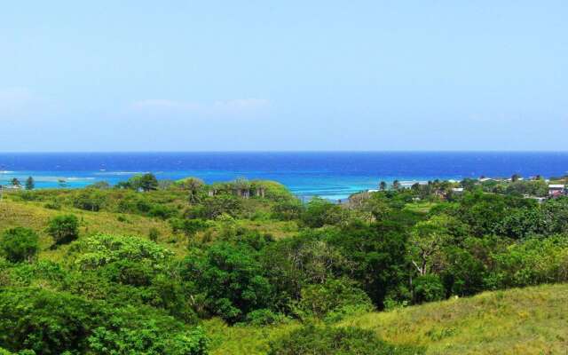 Clarion Suites Roatan at Pineapple Villas