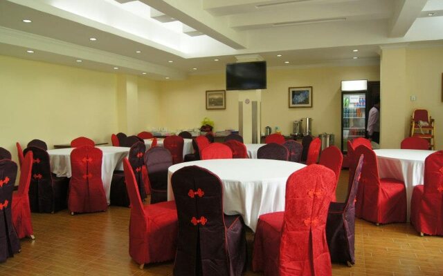 Green Leaf Hotel