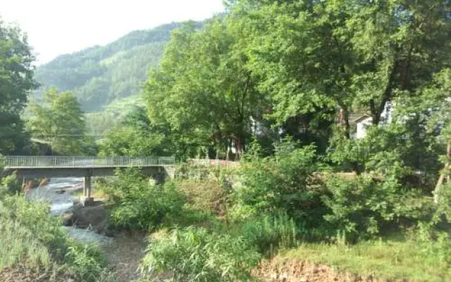 Eastern Fence Inn