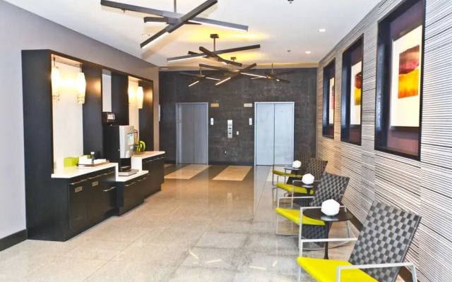 Heaven on Midtown Fully Furnished Apts
