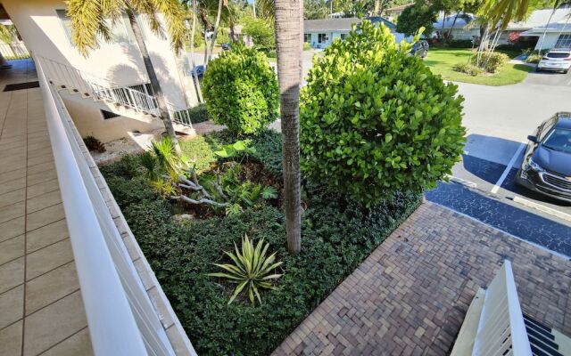 Coco Palms Apartments By Lowkl