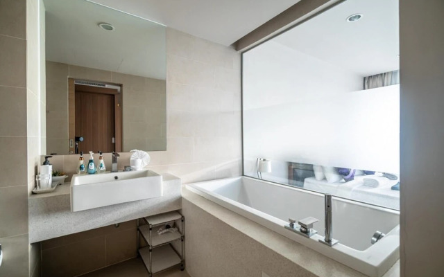 Spacious Apartment With Jacuzzi and Ocean View