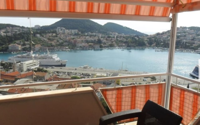 Apartment Amila with beautiful sea view