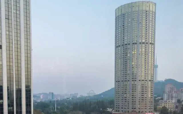 Orange Hotel (Dalian Qingniwaqiao Subway Station)