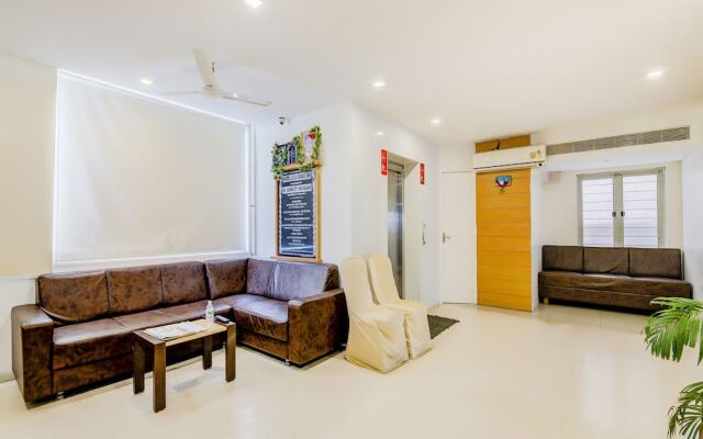OYO 6383 Hotel Leela Grand Inn