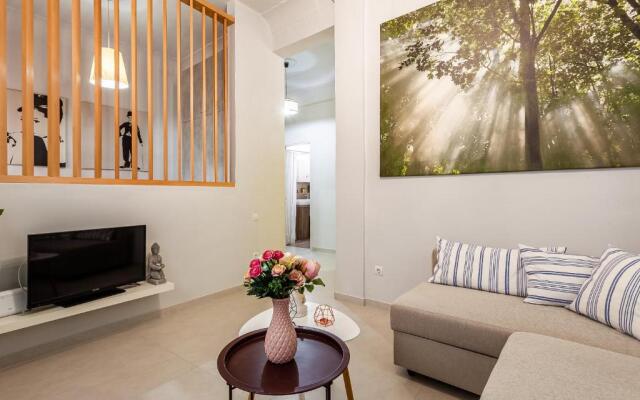 Apartment next to the sea!
