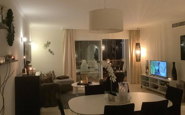 Pool Apt Calahonda 2 With Sea View