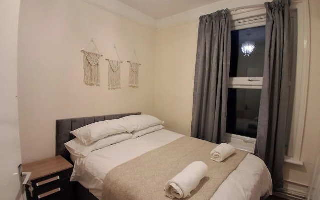 Sunny Southampton 3 Bedroom Apartment