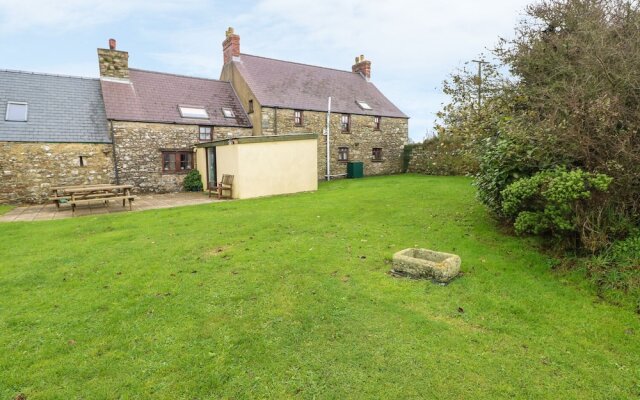 Gwryd Bach Farmhouse