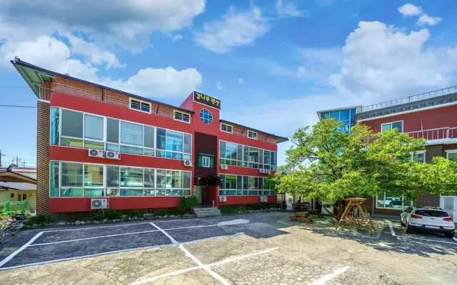 Goseong Gamnamu Pension