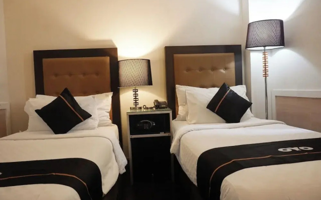 Super OYO Townhouse Oak Grand Orienchi