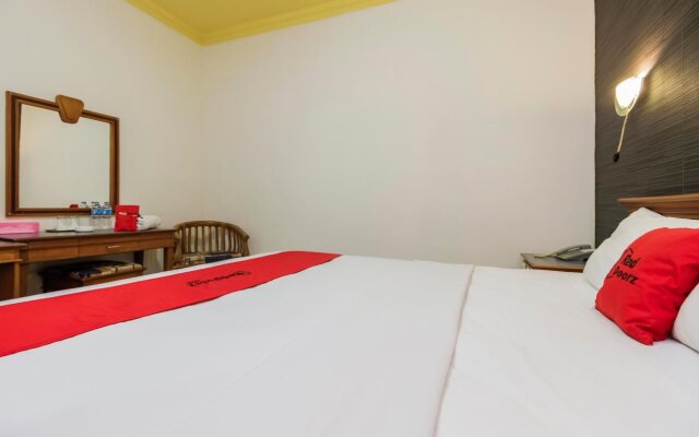 Reddoorz Plus Near Depati Amir Airport