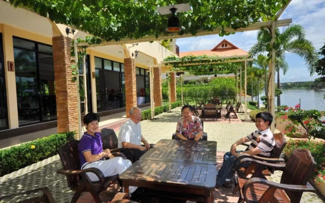 Maeklong Marina Resort