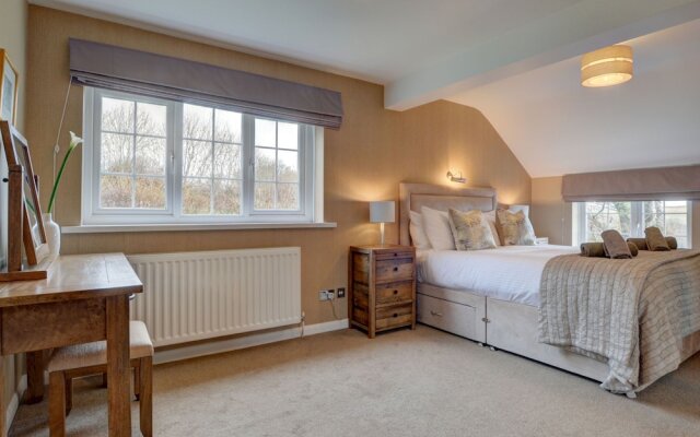 Spacious Holiday Home in Ilkerton With Garden
