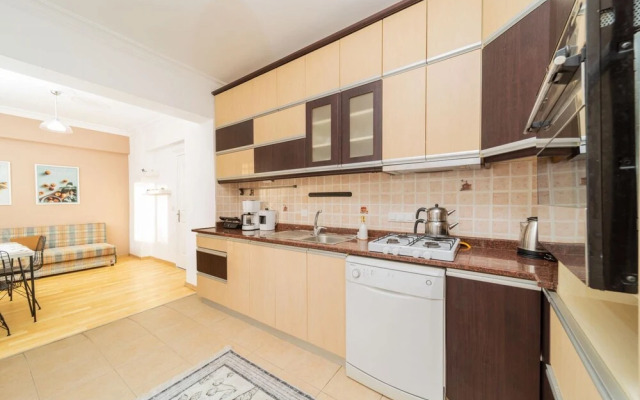 Spacious Flat With Backyard in Muratpasa