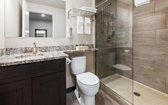 Howard Johnson by Wyndham Thunder Bay