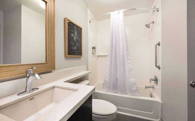 Sonesta Simply Suites Baltimore BWI Airport