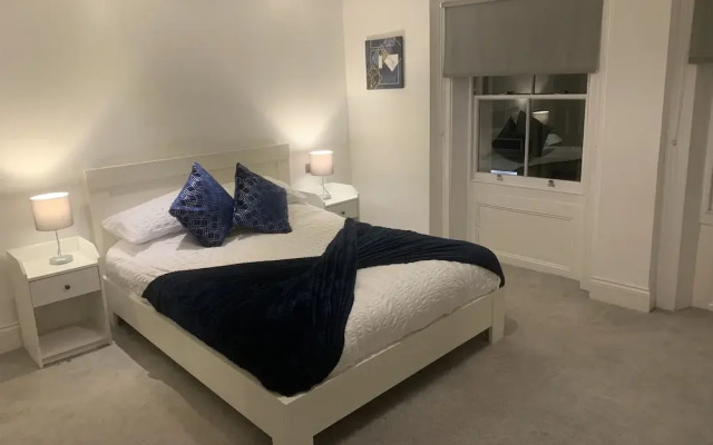 Hull Spacious Apartment 9