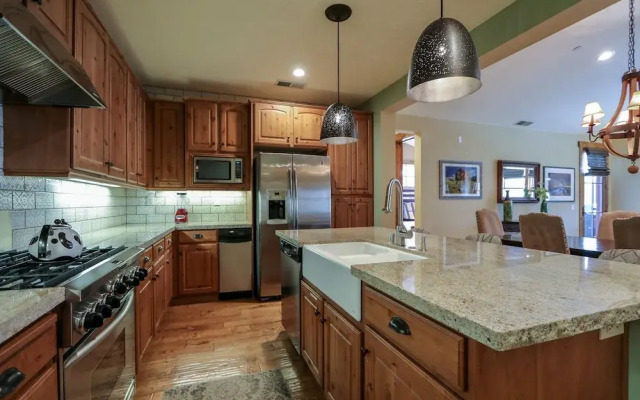 Snowcreek Vii #1503 3 Bedroom Condo