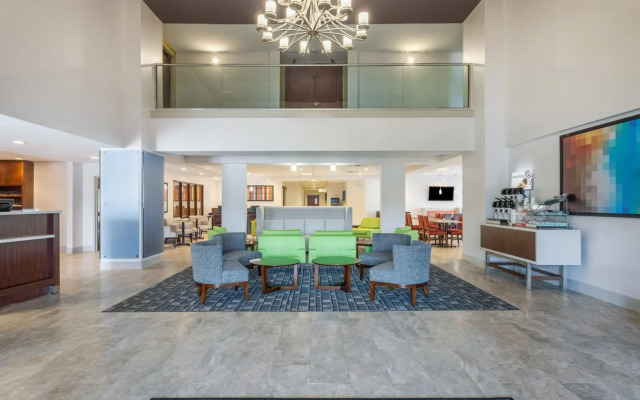 Holiday Inn Express Suites Augusta West -Ft Gordon