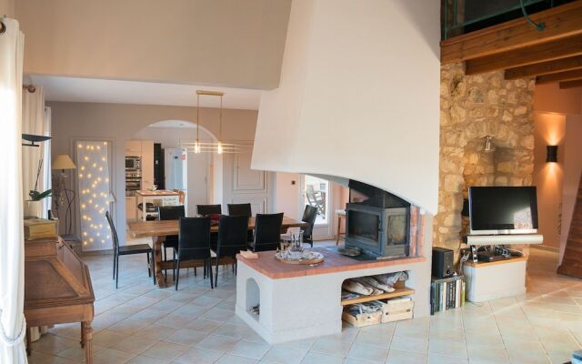 Spacious Villa in Languedoc-Roussillon with private Swimming Pool