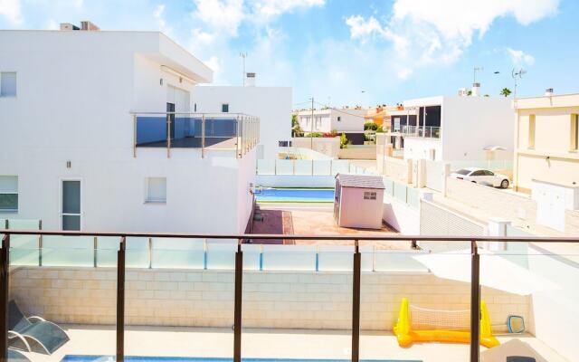 Splendid Villa in Gran Alacant with Private Swimming Pool