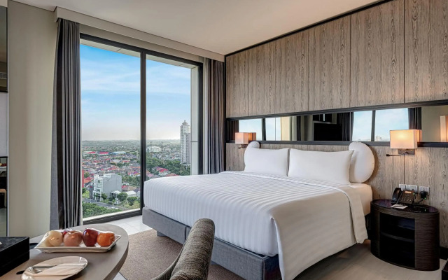 Whiz Luxe Hotel Spazio Surabaya