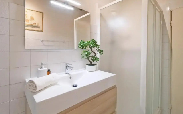 Mint Apartment - Super Central, Quiet, Romantic, close to Finest Restaurants